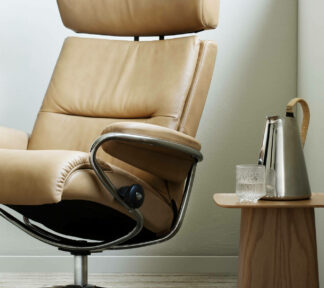 Stressless Tokyo headrest Original Pal Almond chrome detail